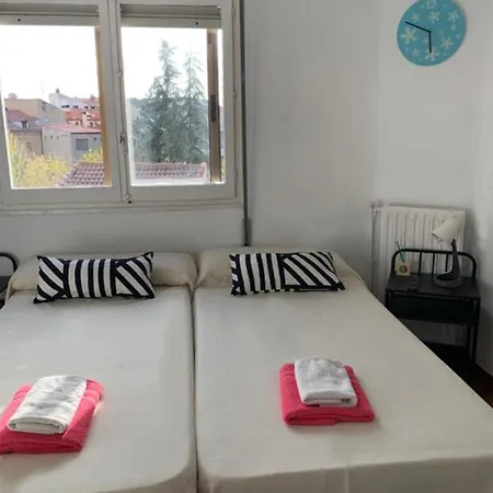 Y Restaurante Puerta De Aranda 2*