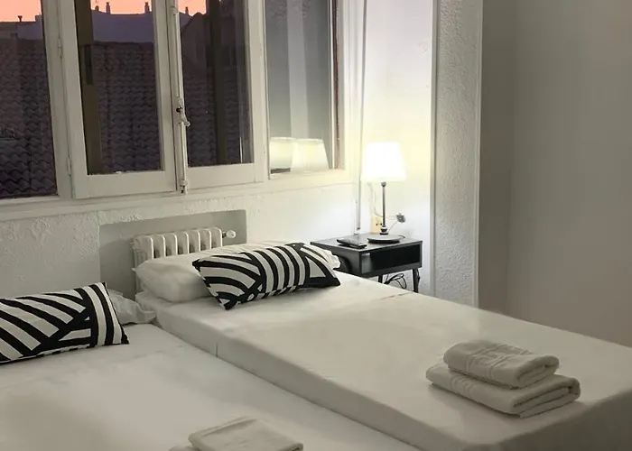 Y Restaurante Puerta De Aranda 호텔