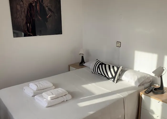 Y Restaurante Puerta De Aranda 호텔 2*