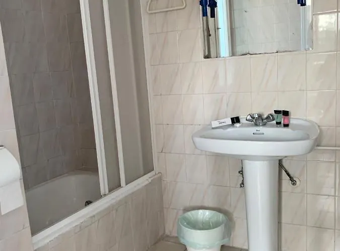 Y Restaurante Puerta De Aranda